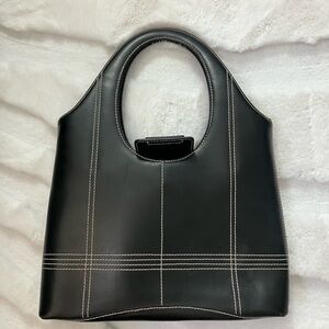 Elegant Black leather Handbag